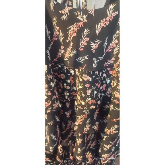 !White House Black Market 4 Mix print Black With Nailpolish floral tiered dress - Picture 2 of 9